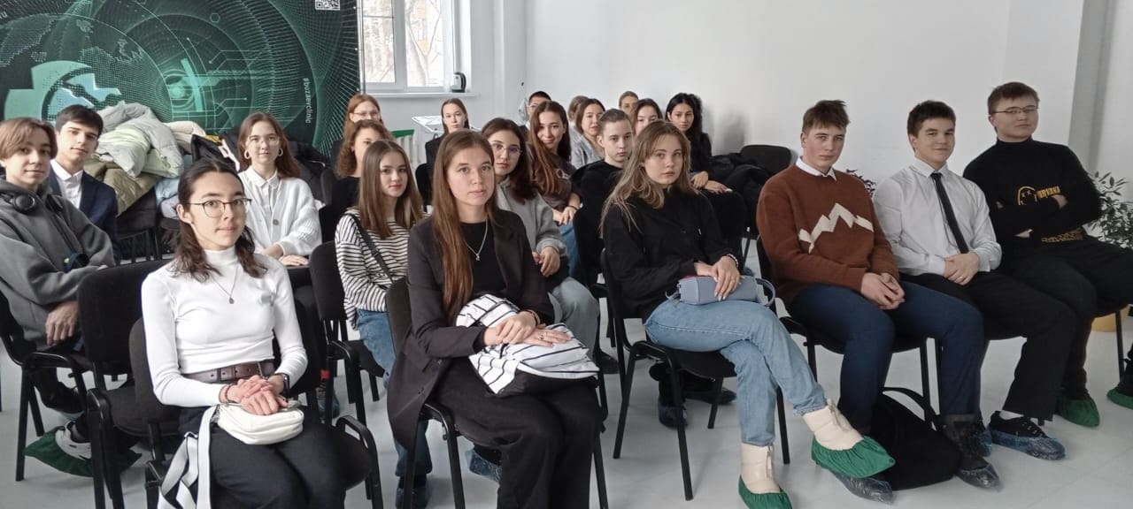 Photo from the seminar with 10th-11th grade students of general education institutions in the Demsky district of Ufa, Republic of Bashkortostan 
