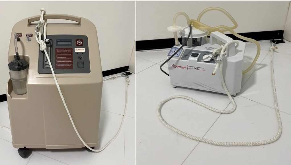 Figure 5.1. Securing additional equipment with climbing slings of strict length to loops nailed to the floor | VS Buzaev International MRgFUS Medical Treatment Centre Figure 5.1. Securing additional equipment with climbing slings of strict length to loops nailed to the floor